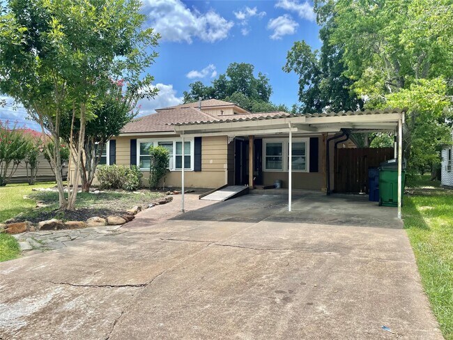 Primary Photo - 1112 Southampton Dr