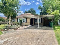 Building Photo - 1112 Southampton Dr