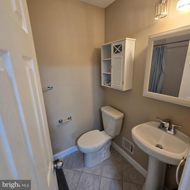 Building Photo - 5676 Kirkham Ct