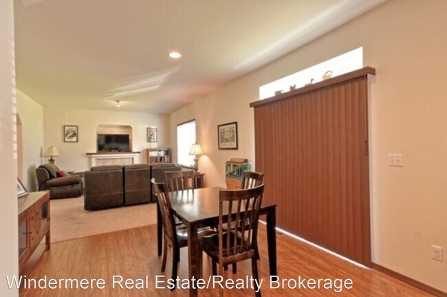 Building Photo - 3 br, 2.5 bath House - 6929 61st Dr NE