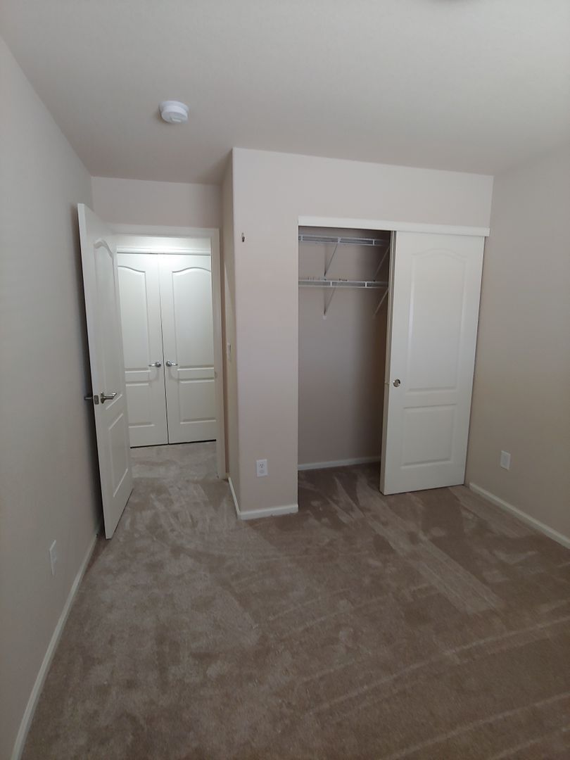 Building Photo - 392 Montgomery Dr