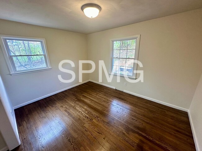 Building Photo - 612 Landfair Dr