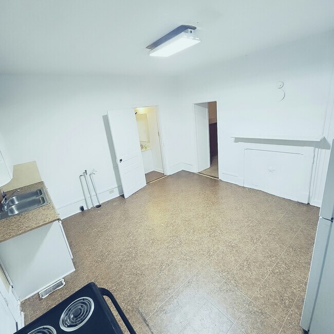 Building Photo - 302 Dahl St