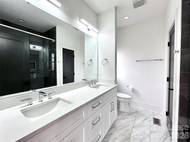 Building Photo - 614 West Blvd