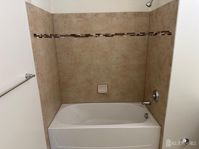 Building Photo - 88 Roosevelt Ave