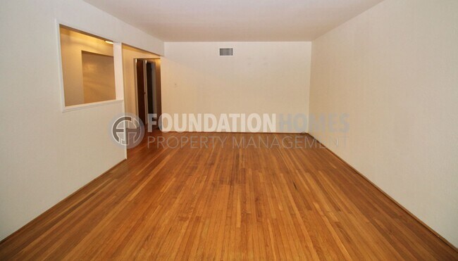 Building Photo - Spacious Single-Level 4BD/2BA Home in Terra Linda - FOUNDATION