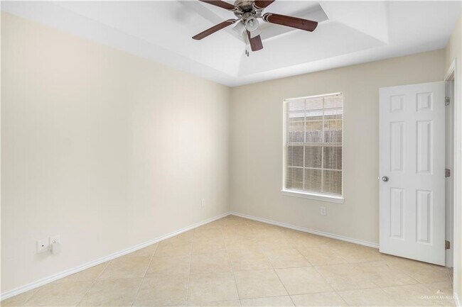 Building Photo - 13 Lacywood