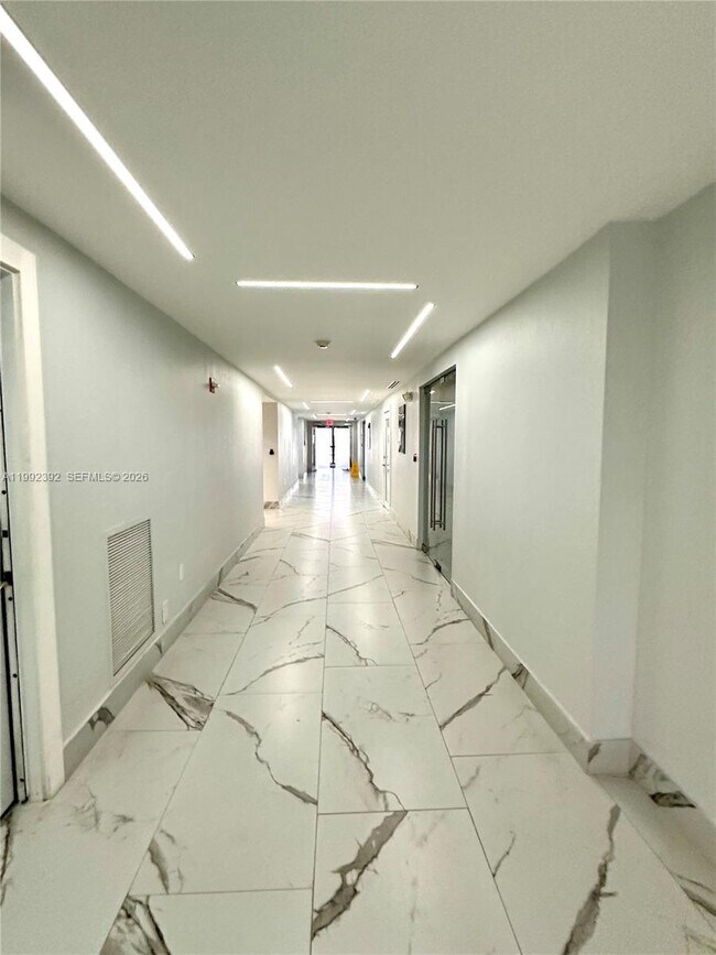 Building Photo - 1904 S Ocean Dr