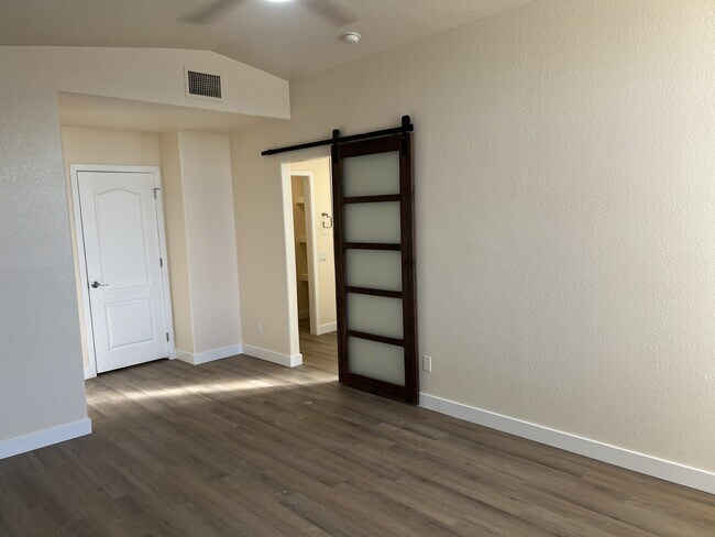 Building Photo - 9130 N Safflower Ln