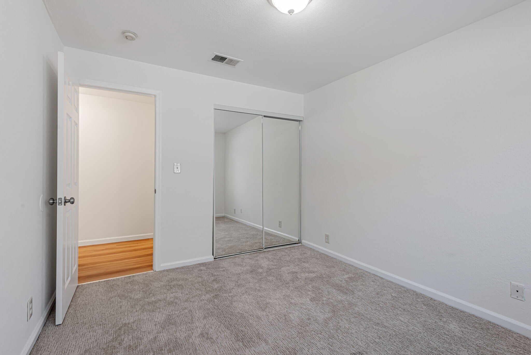 Building Photo - 1246 Hollyburne Ave