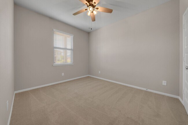 Building Photo - 411 Walnut Branch Dr