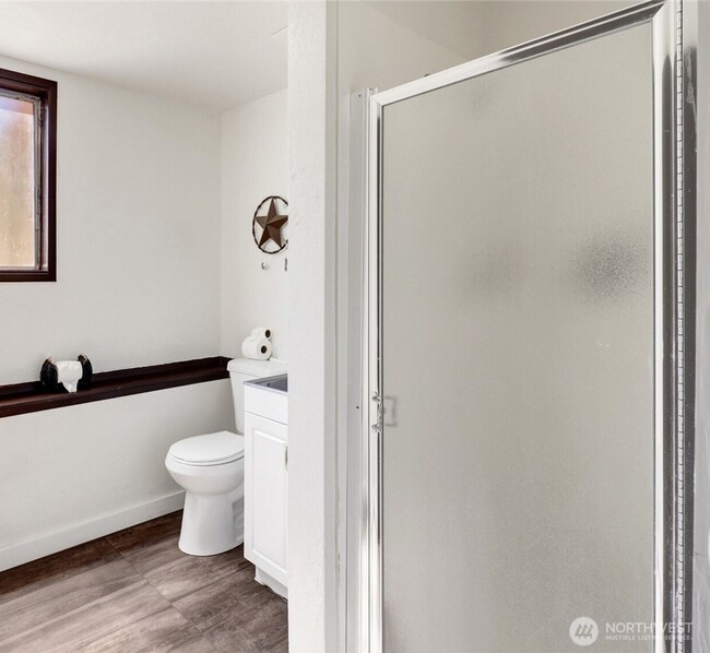 Building Photo - $1000 off first month rent w/ 12-month lea...