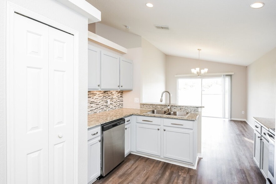 Building Photo - 1035 Pine St