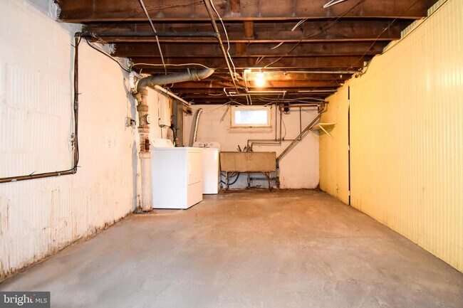 Building Photo - 633 24th St S