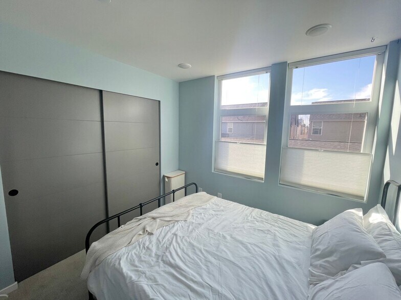 Building Photo - 9257 Ashworth Ave N, Unit D