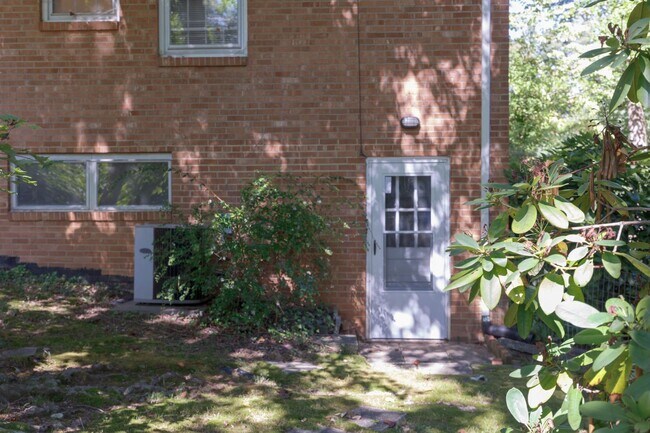 Building Photo - APPLICATIONS PENDING! Gorgeous 3 bed 2 bath home with finished basement/carport in NW Greensboro!...