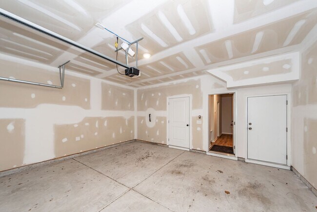 Building Photo - 4 Bedroom, 3.5 Bathroom Townhome in The Marshes at Cooper River - Charleston