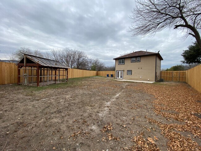 Building Photo - Newly Remodeled!