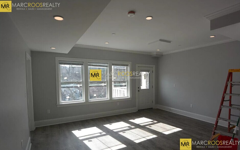 Building Photo - 128 Kenrick St