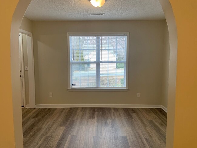 Building Photo - 3 BR House convenient to Hwy 29