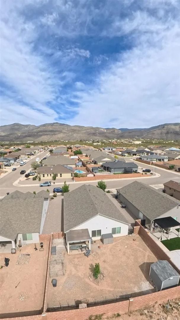 Building Photo - Beautiful 4 Bedroom/3 Bathroom Home