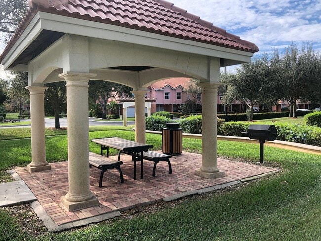 Building Photo - 2028 Alta Meadows Ln