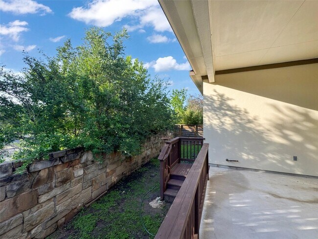 Building Photo - 7112 Cut Plains Trail