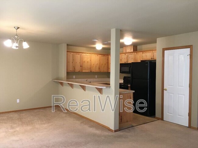 Building Photo - 2885 SW Indian Cir