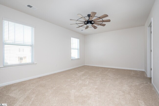 Building Photo - 114 Green Oak Dr