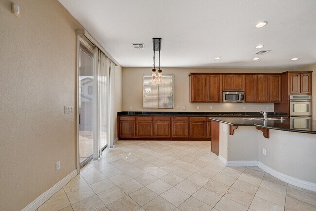 Building Photo - Spacious 5-Bedroom, 2 Story Pool Home in G...