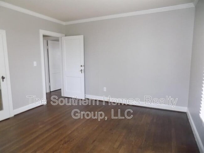 Building Photo - 306 Walker St