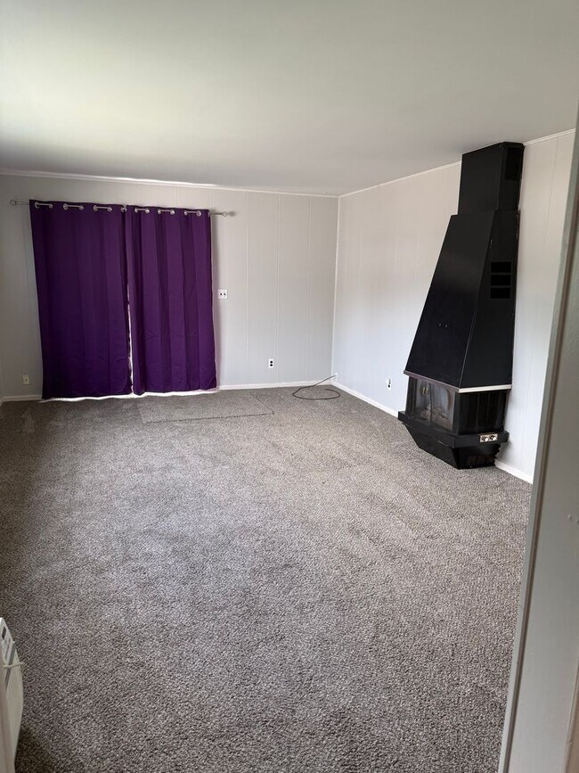 Building Photo - Awesome Property for an Awesome Price
