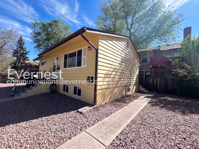 Building Photo - 705 Custer Ave