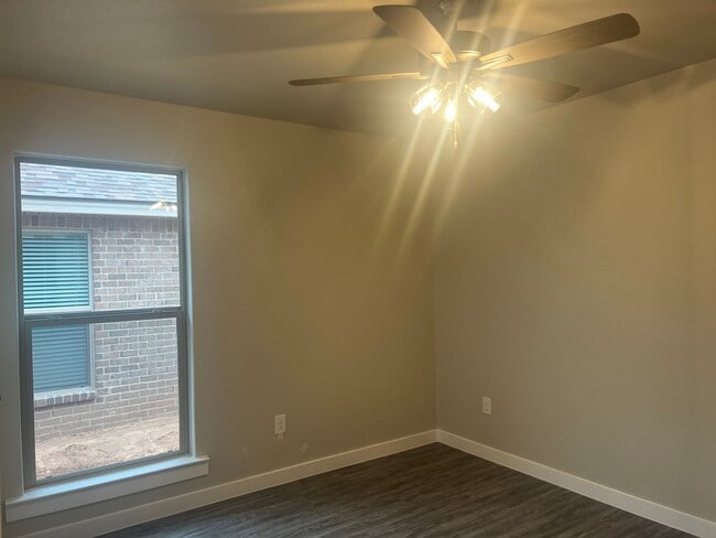 Building Photo - 3 bed 2 bath - Frenship ISD