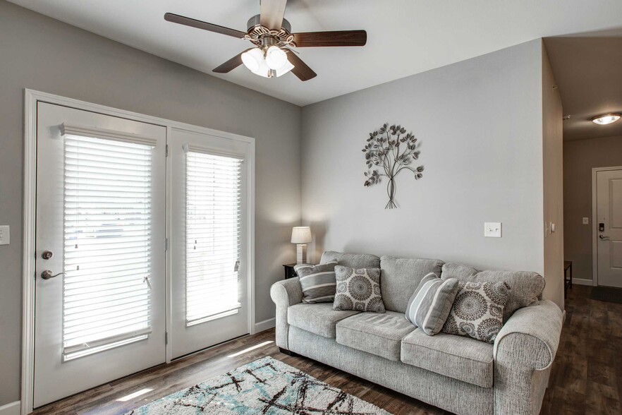 Living Room - 2633 Columbia Lakes Dr