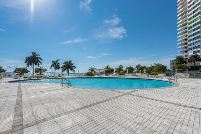 Building Photo - 1541 Brickell Ave