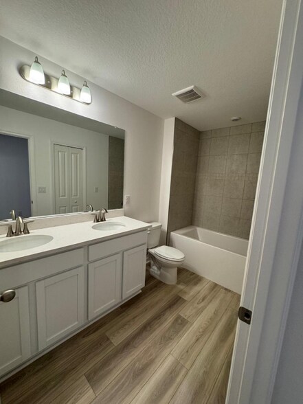 Building Photo - 32050 Eastern Redbud Br