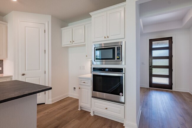 Building Photo - 1040 Villa Rialto View