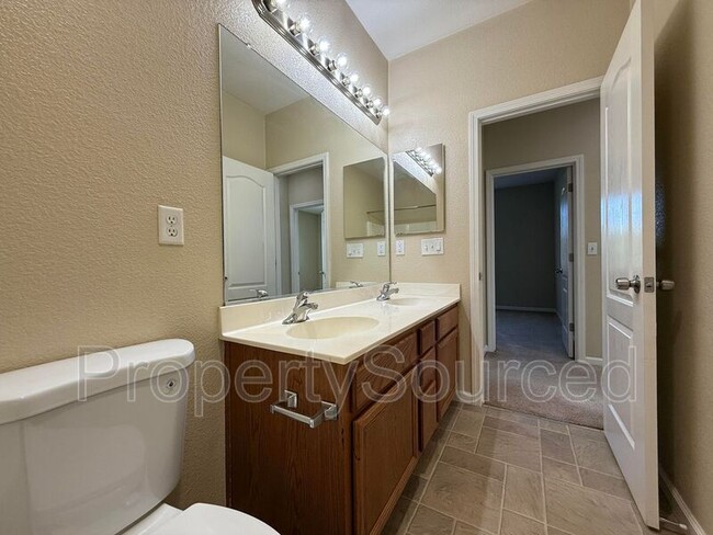 Building Photo - 388 Crescent Moon Dr