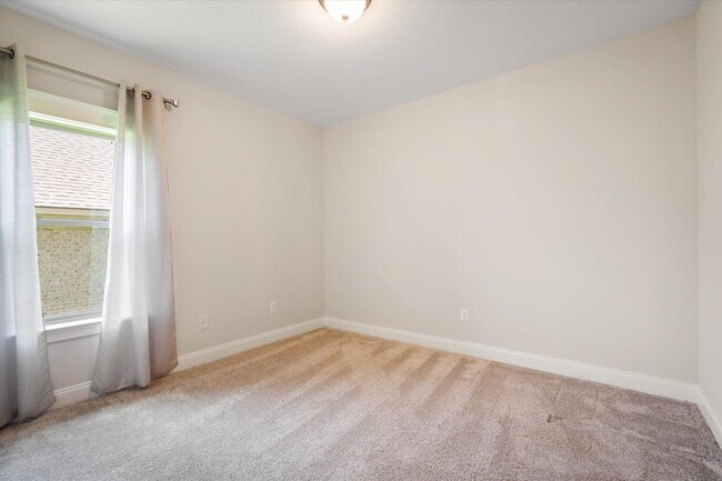 Building Photo - 774 Dunker Ave