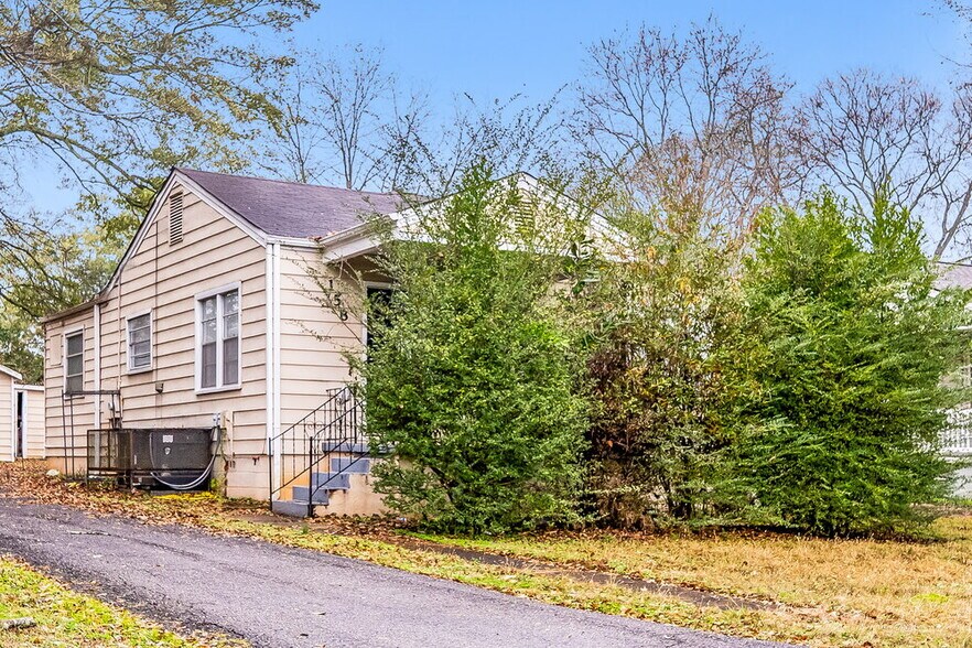 Building Photo - 158 24th St