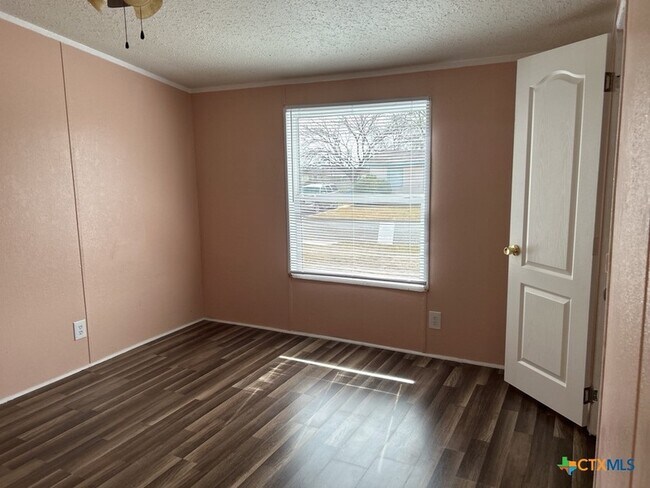 Building Photo - 5013 Tiffany Cir