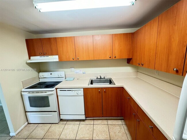 Building Photo - 415 Executive Center Dr