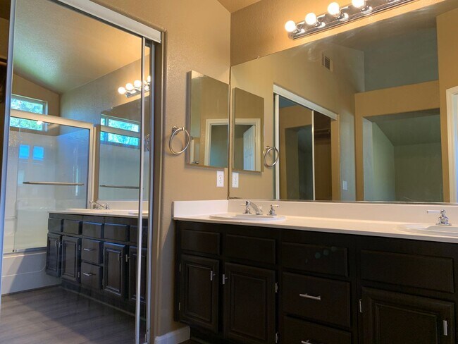 Building Photo - Fantastic Antioch Home!