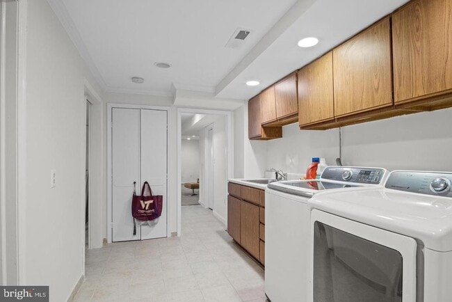 Building Photo - 2608 Sigmona St