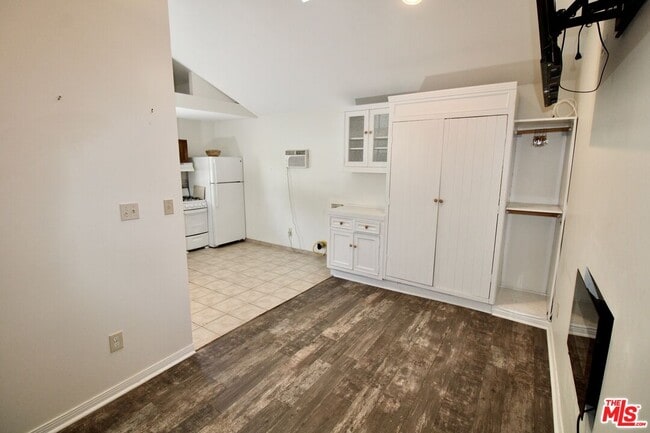 Building Photo - 17614 Bromley St