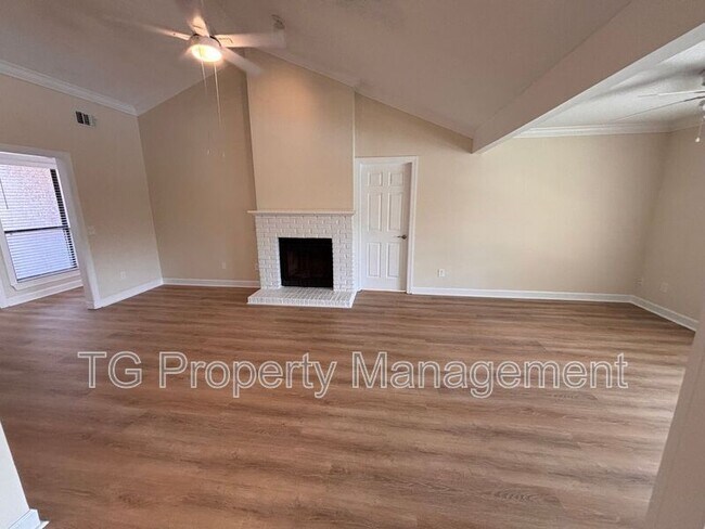 Building Photo - 7823 Fawn Brook Cir E