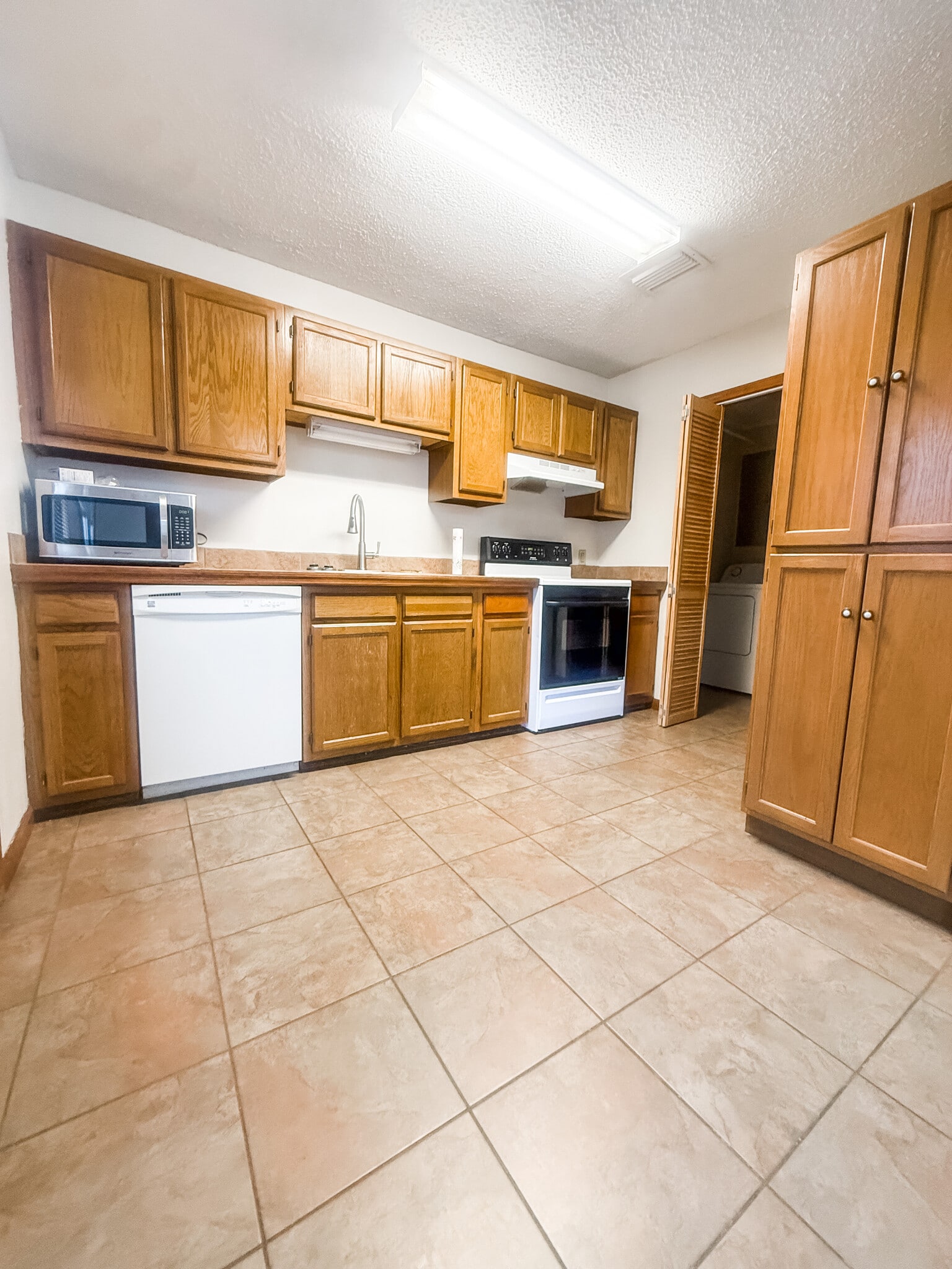 Building Photo - 214 Greenbriar Dr