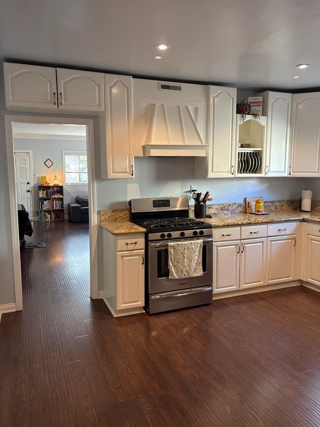 Building Photo - 1766 Carmona Ave