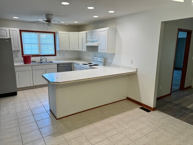 Building Photo - 5125 Echovale St NW